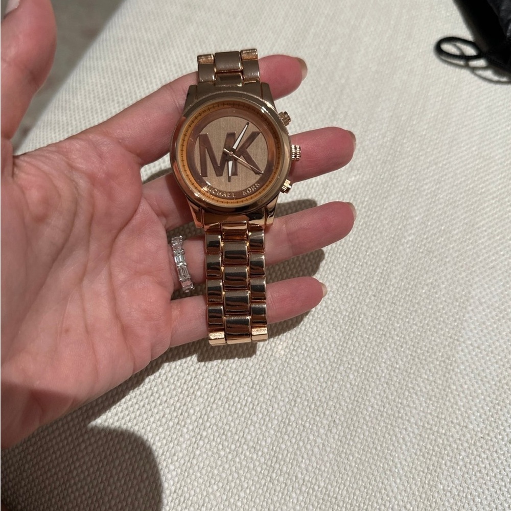 Michael kors watch rose gold never worn